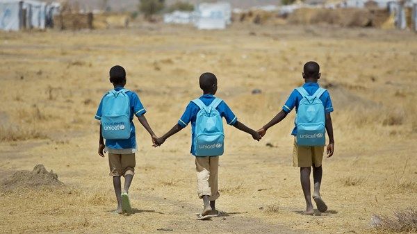 «اليونيسيف»: الفقر يلحق الضرر بـ 400 مليون طفل في أنحاء العالم