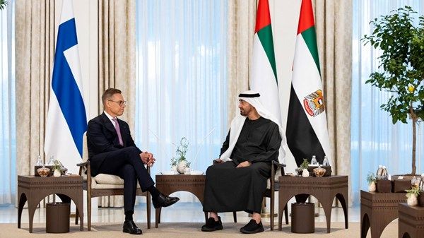 رئيس الدولة يلتقي رئيس جمهورية فنلندا