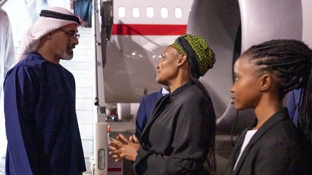 نيابة عن رئيس الدولة.. ولي عهد أبوظبي يصل إلى جوهانسبرغ للمشاركة في أعمال قمة مجموعة العشرين