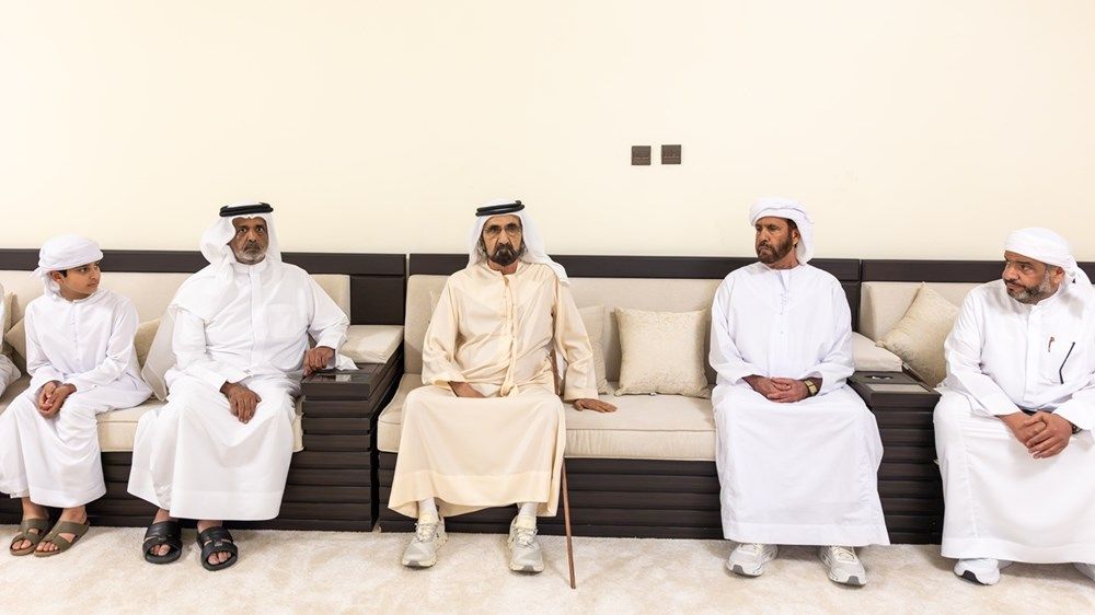 محمد بن راشد يقدّم واجب العزاء في وفاة سعيد المروشد