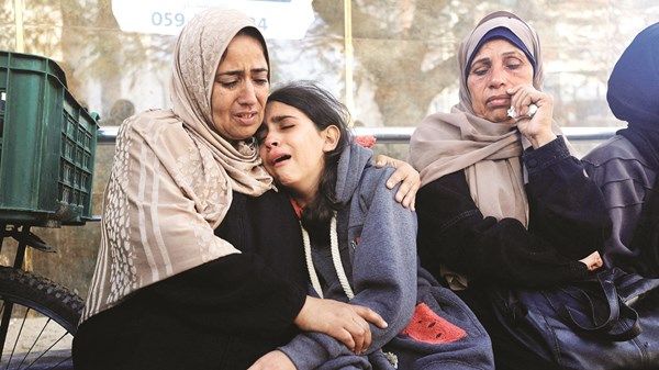 عشرات القتلى والجرحى بتصعيد إسرائيلي عنيف على غزة