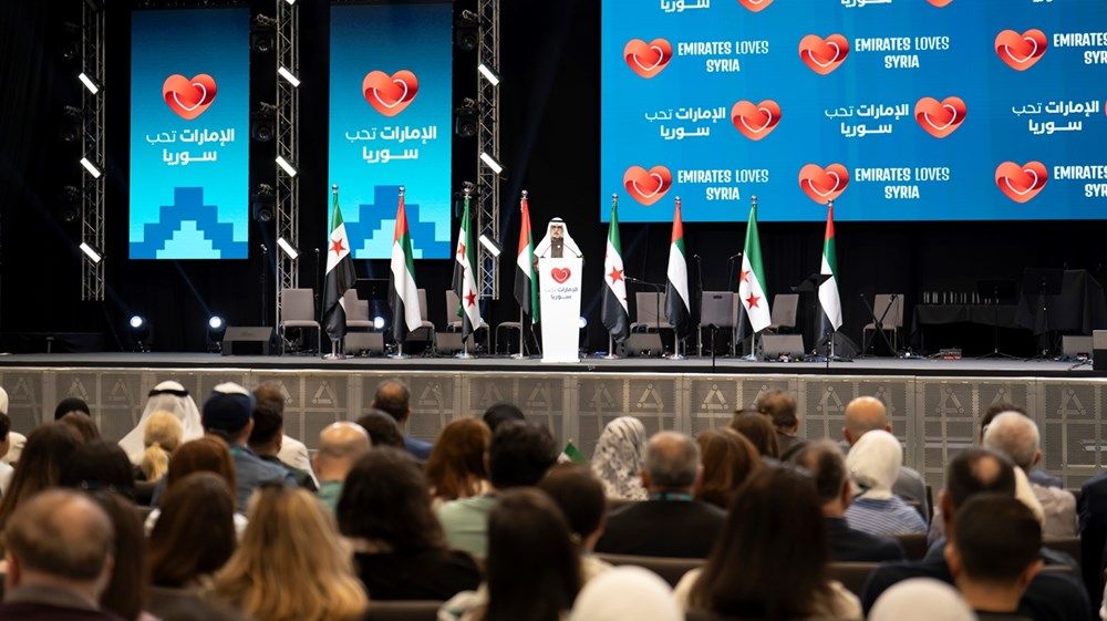 نهيان بن مبارك يشارك أبناء الجالية السورية الاحتفال بموروثهم الثقافي والحضاري