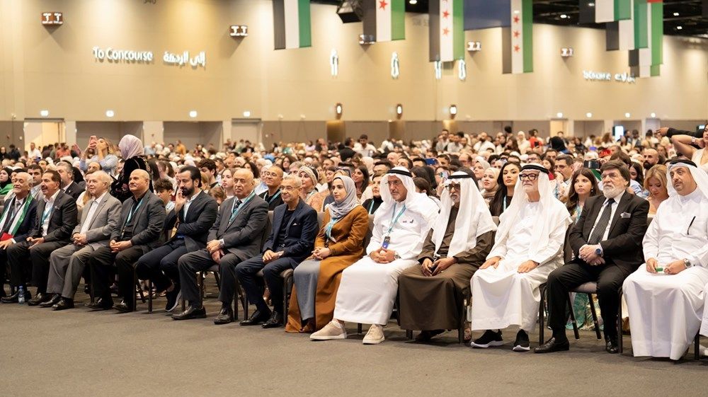 نهيان بن مبارك يشارك أبناء الجالية السورية الاحتفال بموروثهم الثقافي والحضاري