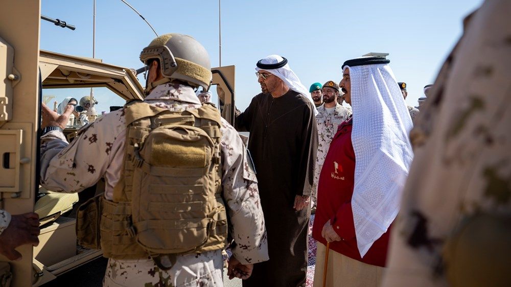 رئيس الدولة وملك البحرين يشهدان التمرين العسكري الإماراتي البحريني المشترك «ربدان - شويمان»