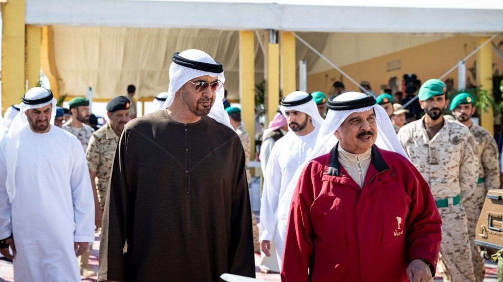 رئيس الدولة وملك البحرين يشهدان التمرين العسكري الإماراتي البحريني المشترك «ربدان - شويمان»