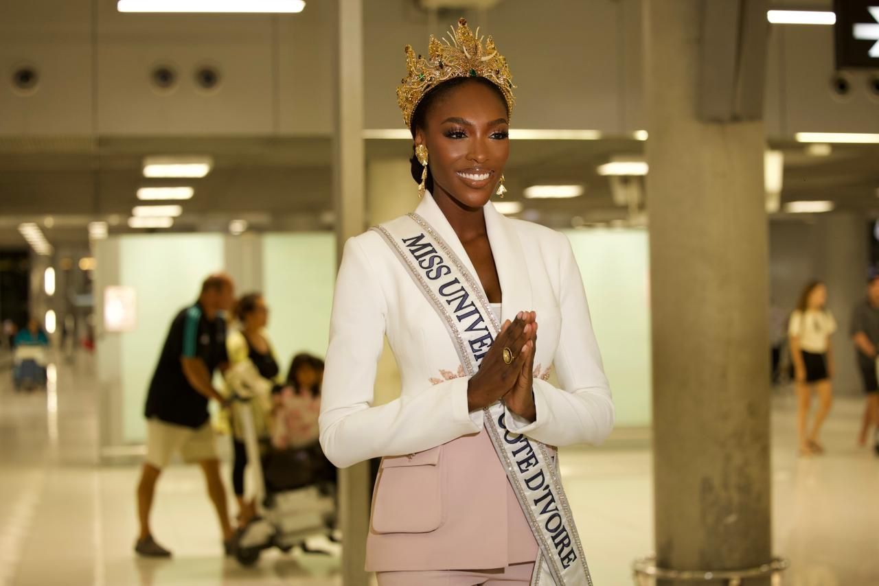 بالصور- دار Khaled and Marwan ترافق أوليفيا ياسي وجاكي براكامونتس في إطلالات عالمية متألّقة