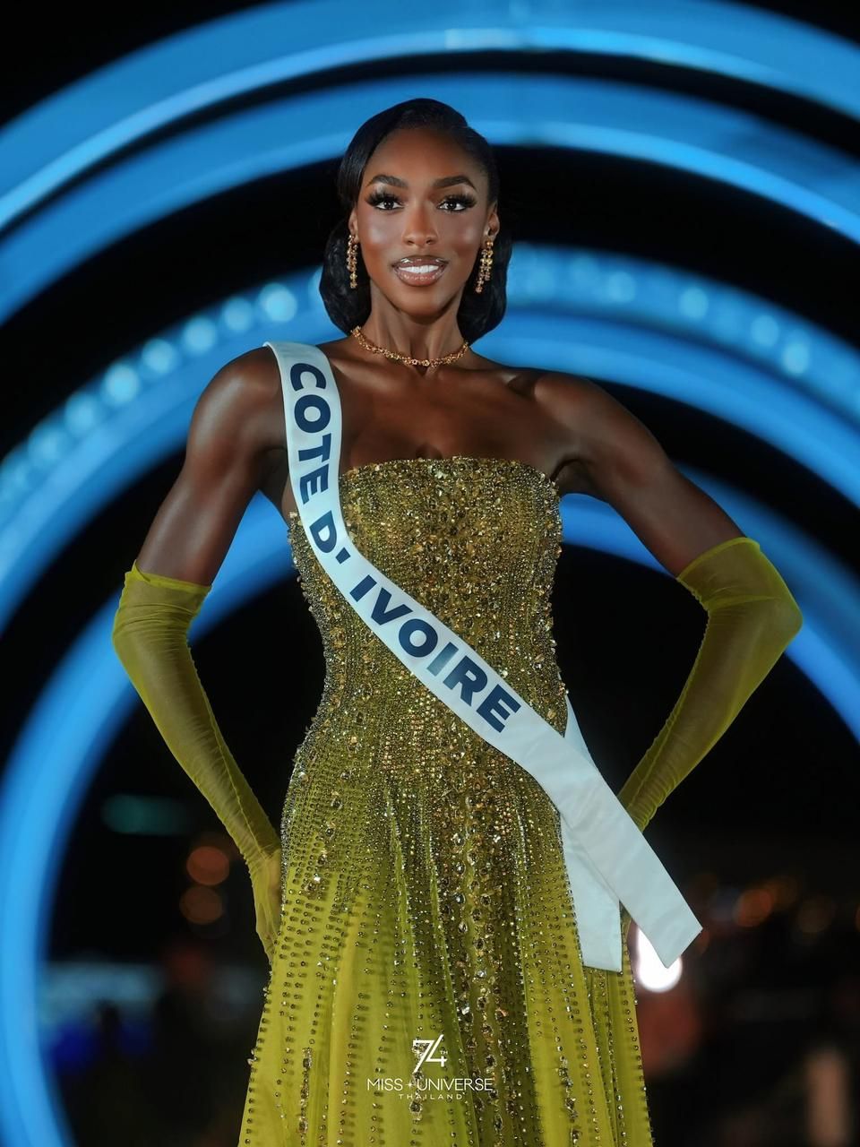 بالصور- دار Khaled and Marwan ترافق أوليفيا ياسي وجاكي براكامونتس في إطلالات عالمية متألّقة