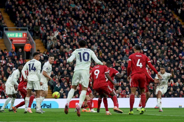 بطولة إنكلترا: صفعة جديدة لليفربول بتلقيه خسارة قاسية أمام ضيفه نوتنغهام 0-3