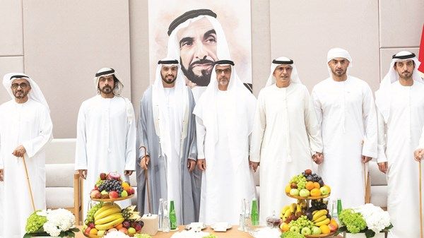 حامد بن زايد وخليفة بن طحنون يحضران حفل استقبال بمناسبة زفاف علي محمد النيادي