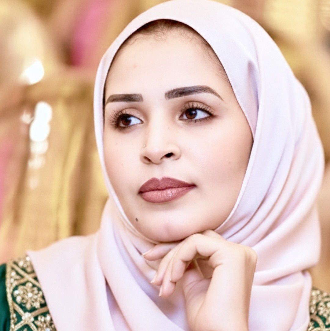 شاهد بالصورة.. “وزيرة القراية” وحسناء الإعلام السوداني تبهر متابعيها بإطلالة أنيقة تعبر فيها عن حيرتها بسبب (العدس والسخينة)