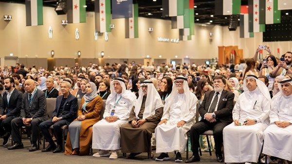 نهيان بن مبارك يشارك أبناء الجالية السورية الاحتفال بموروثهم الثقافي والحضاري