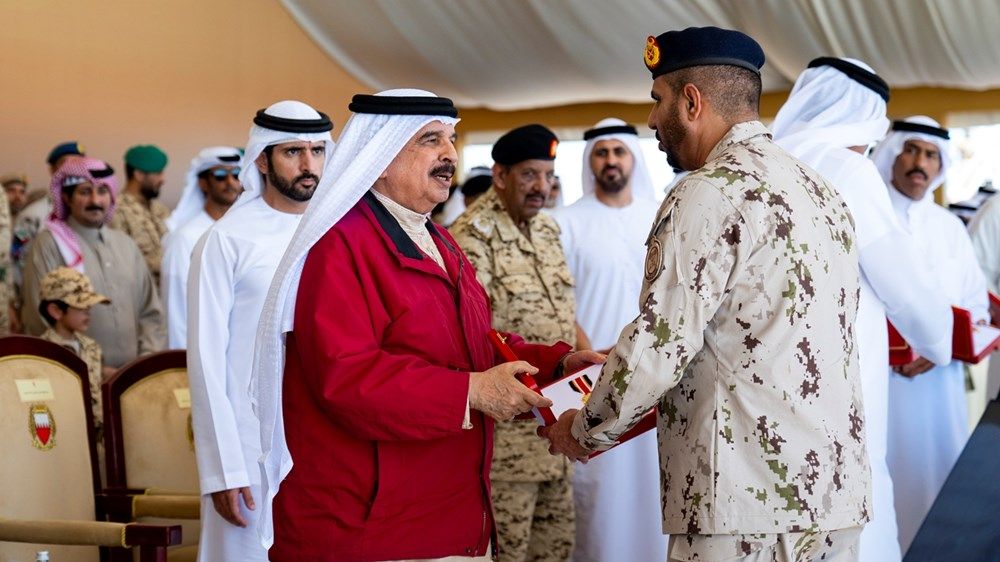 رئيس الدولة وملك البحرين يشهدان التمرين العسكري الإماراتي البحريني المشترك «ربدان - شويمان»