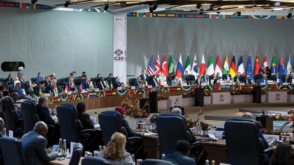 نيابة عن رئيس الدولة.. ولي عهد أبوظبي يشارك في اجتماع قمة مجموعة العشرين في جنوب أفريقيا