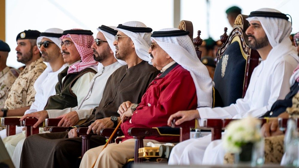 رئيس الدولة وملك البحرين يشهدان التمرين العسكري الإماراتي البحريني المشترك «ربدان - شويمان»