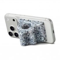 تكنولوجيا: أبل تطلق إصدارًا محدودًا من MagSafe غريب خاص لمقبض آيفون مصمّم لدعم ذوي الاحتياجات الخاصة