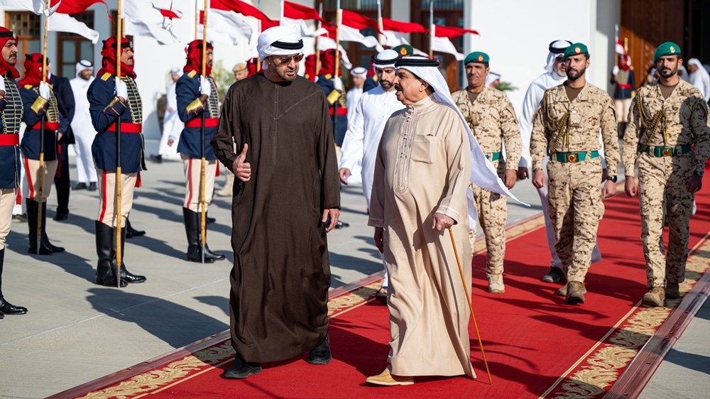رئيس الدولة وملك البحرين يشهدان التمرين العسكري الإماراتي البحريني المشترك «ربدان - شويمان»
