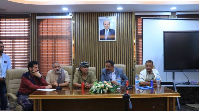 جرحى الحرب وأسر الشهداء يعلنون اعتصاماً مفتوحاً… ورسائل مباشرة لمجلس القيادة الرئاسي