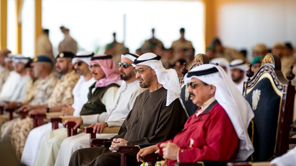رئيس الدولة وملك البحرين يشهدان التمرين العسكري الإماراتي البحريني المشترك «ربدان - شويمان»