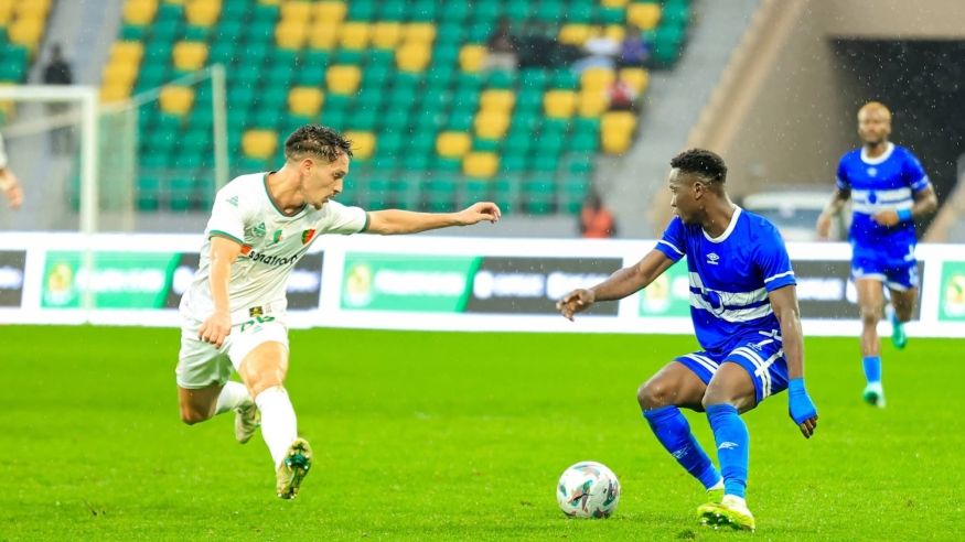 شاهد بالفيديو.. في لقطة تصدرت “الترند” على مواقع التواصل السودانية.. محترف الهلال جان كلود يستعرض مهاراته ويهين لاعب المولودية ويتلاعب به ويسقطه على الأرض