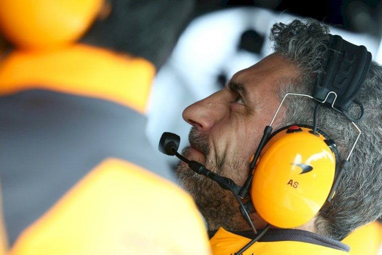 جائزة لاس فيغاس: مدير ماكلارين يعتذر من نوريس وبياستري بعد شطب نتيجتيهما