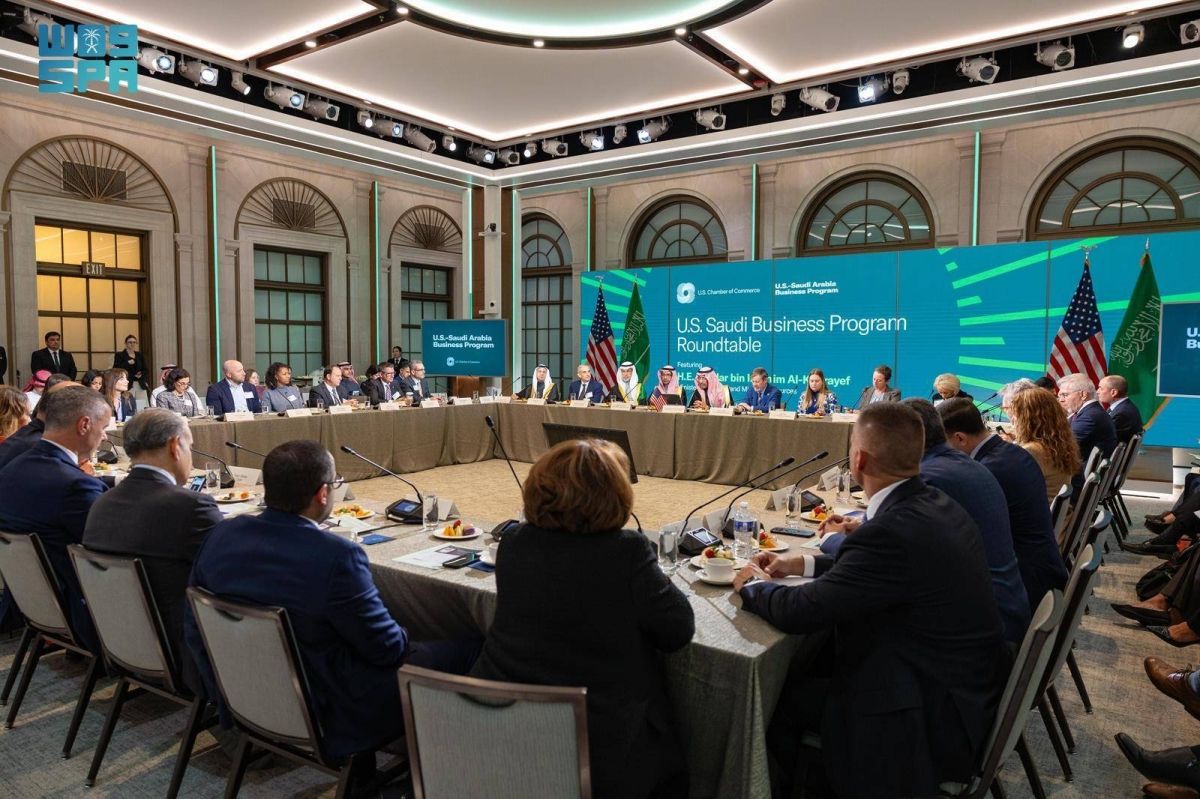 وزير الصناعة يرأس اجتماع الطاولة المستديرة مع كبرى الشركات الأمريكية بواشنطن