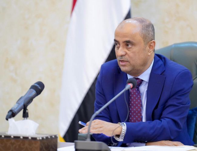 رئيس الوزراء سالم بن بريك يعلن إصلاحات عاجلة ويعزز الشراكة مع القطاع الخاص