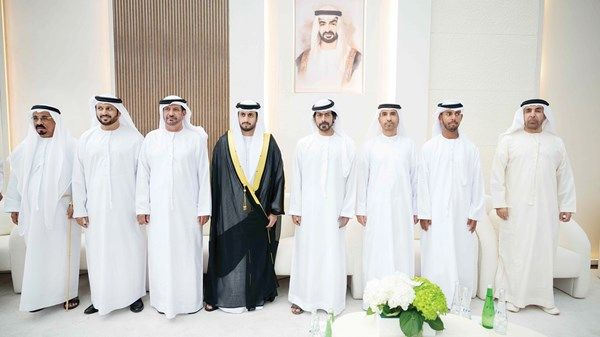 خليفة بن طحنون يحضر حفل زفاف سعيد الشامسي