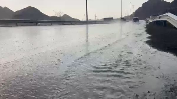 هطول أمطار على مناطق مختلفة من الدولة