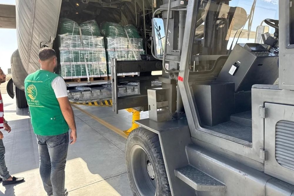 وصول الطائرة الإغاثية السعودية الـ74 لغزة