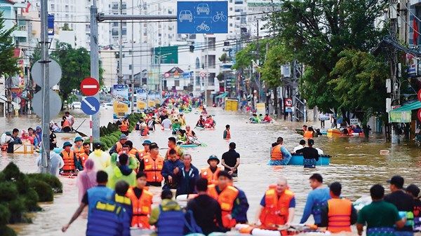 فيضانات فيتنام.. 90 قتيلاً وخسائر اقتصادية طائلة