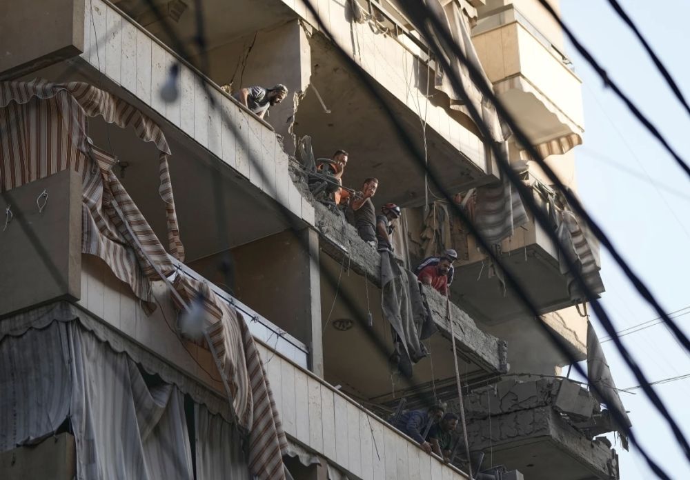 ضربة إسرائيلية مفاجئة تعيد بيروت إلى واجهة التصعيد