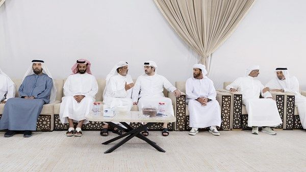 مكتوم بن محمد يعزي في وفاة سعيد المروشد