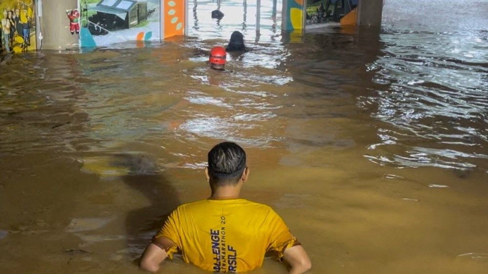 ارتفاع حصيلة ضحايا الفيضانات والانهيارات الأرضية في جنوب شرق آسيا