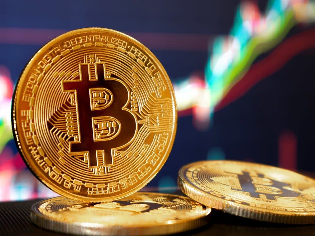 بدء تعافي أسعار العملات البديلة مع محاولة سعر البيتكوين الارتفاع إلى 89 ألف دولار