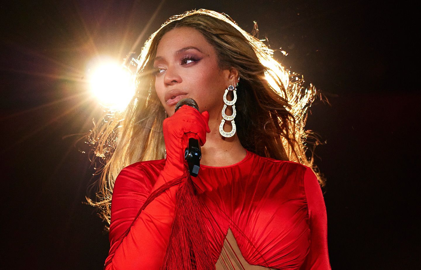 بيونسيه تبهر الجمهور بإطلالة لافتة في حدث الفورمولا١ ولكن تخسر الرهان… ماذا حصل؟ 