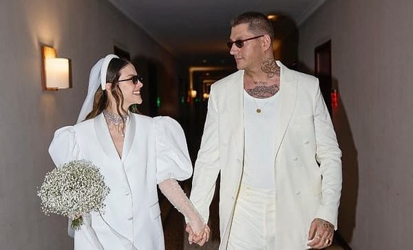 بعد شهر على وضع طفلتها… تقارير عن طلاق إيرام هيلفجي أوغلو تشعل عاصفة جديدة في حياتها