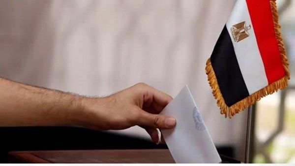 المصريون يدلون بأصواتهم في اليوم الثاني من انتخابات مجلس النواب