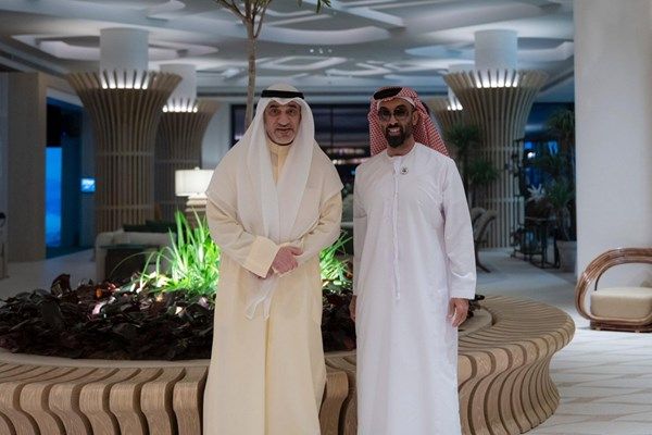 طحنون بن زايد: العلاقات بين الإمارات والكويت ماضية نحو المزيد من الشراكة والتعاون