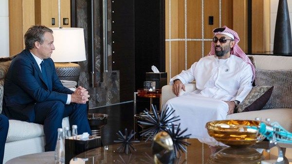 طحنون بن زايد يلتقي الرئيس التنفيذي لشركة SAP
