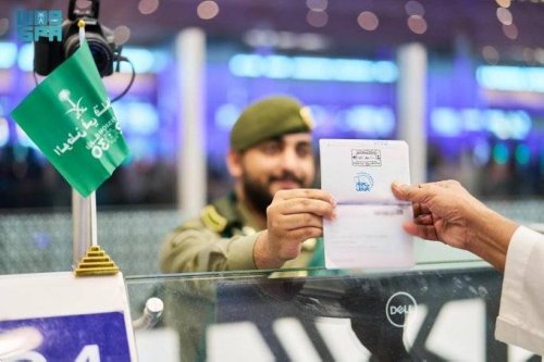 رسميًا: السعودية تبدأ منح الإقامة الدائمة لهذه الفئات من الوافدين بشروط بسيطة ورسوم رمزية