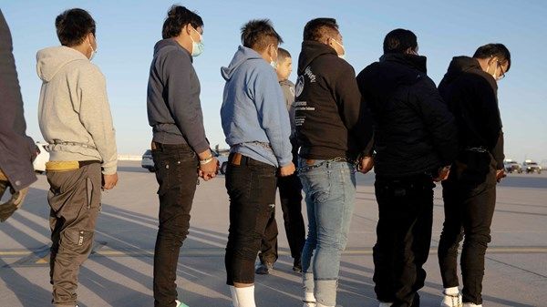 الحكومة الأميركية تراجع أوضاع 200 ألف لاجئ