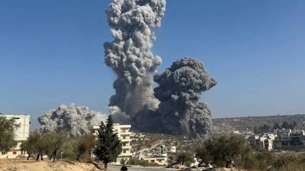 عاجل: انفجار هائل يهز ريف إدلب بسوريا (فيديو)