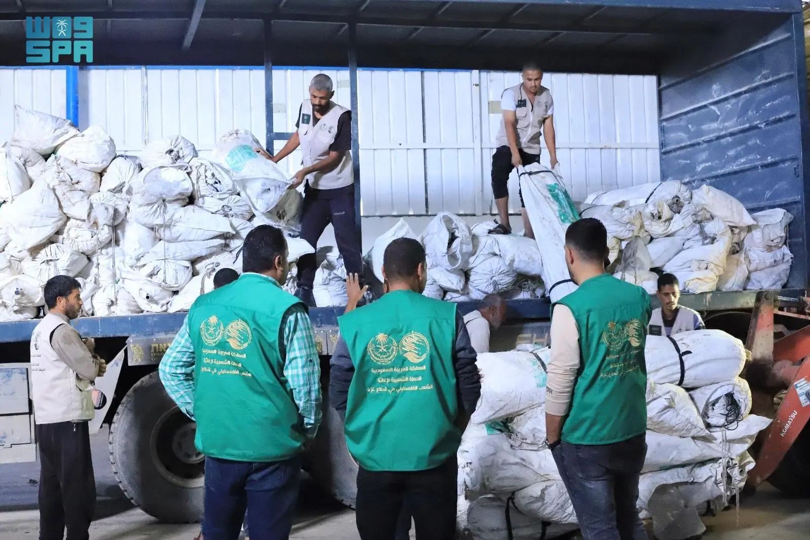 السعودية تعزز المساعدات الإغاثية وتسلم دفعة جديدة لأهالي قطاع غزة