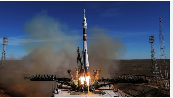 إطلاق مركبة «سويوز» الروسية وعلى متنها 3 رواد إلى محطة الفضاء الدولية