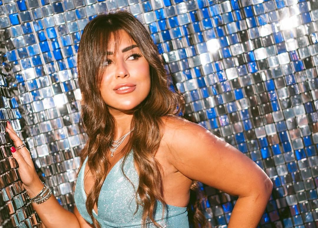 بالفيديو- ما الذي جعل أيتن عامر تبكي في كواليس مسلسلها الجديد؟