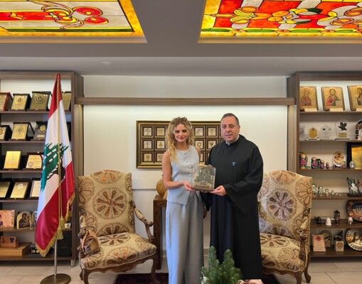 المعهد الفني الأنطوني كرّم الفنانة التشكيلية ريتا نفاع: تكريمها يأتي تكريساً لنهج المعهد في دعم المبدعين