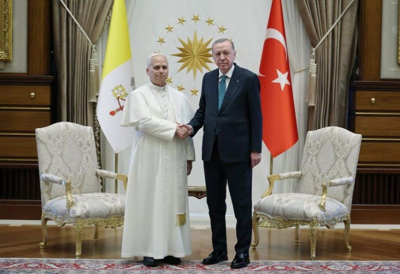 البابا ليو الرابع عشر يصل تركيا مستهلاً أولى جولاته الخارجية