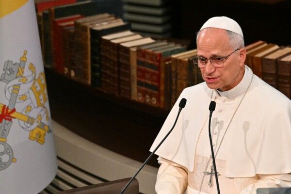 البابا لاوون الرابع عشر وصل إلى إسطنبول ضمن زيارته إلى تركيا