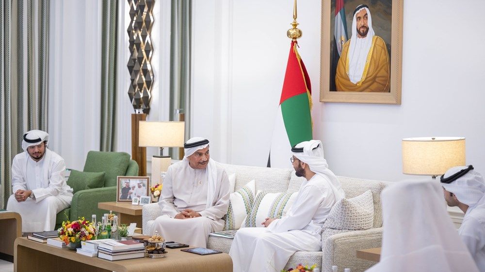 حمدان بن زايد يستقبل رئيس اللجنة العليا لسباق زايد الخيري