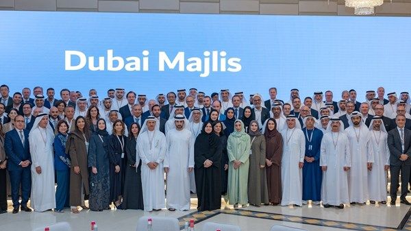 حمدان بن محمد يحضر جانباً من جلسات مجلس دبي